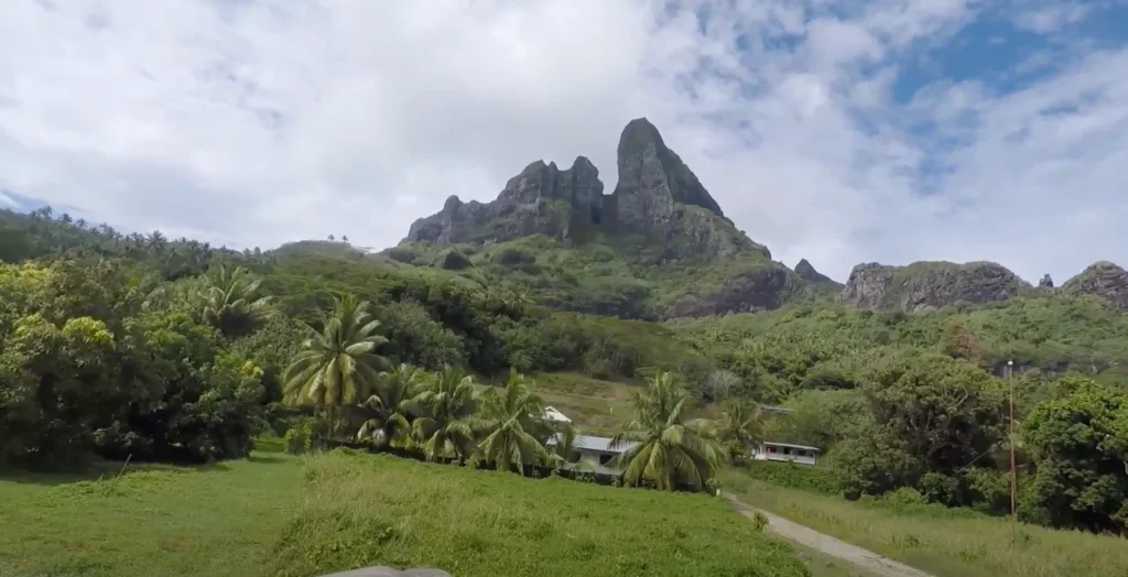 Mount Pahia - Bora Bora Solo Travel